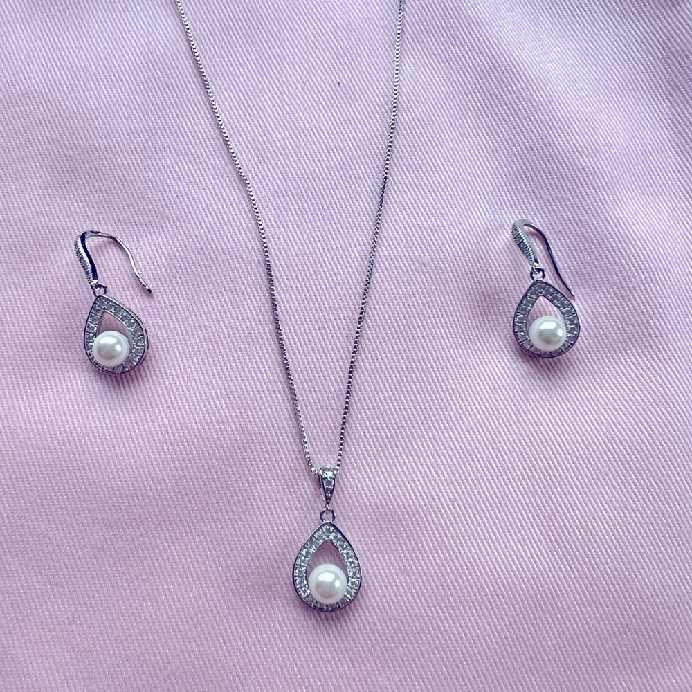 Silver drop pearl necklace and earring set